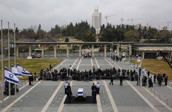 Body of Israel's Ariel Sharon lies in state