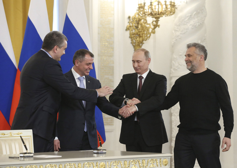 Putin signs treaty for Crimea to join Russia