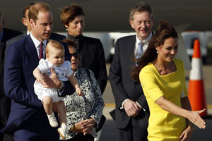 Prince William, Kate visit Ayers Rock