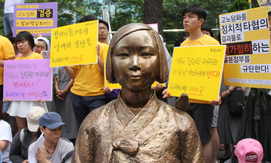 Korean protest against Japan to lift ban on collective self-defense right