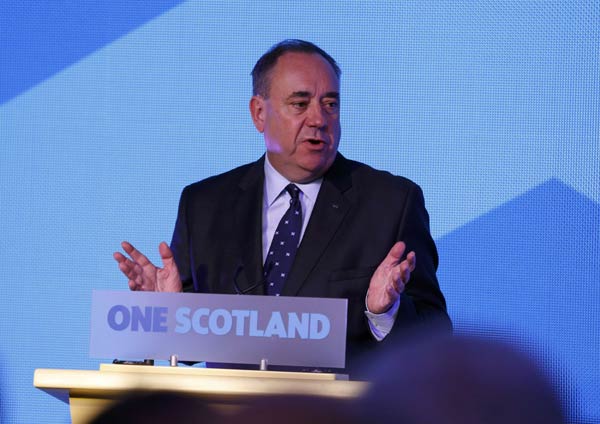 Salmond concedes defeat