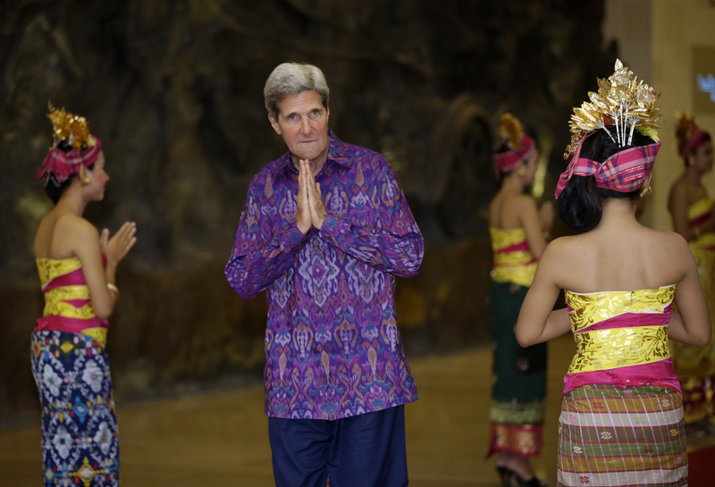 Traditional costumes add color to APEC