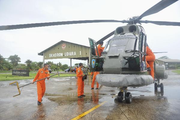 AirAsia plane with 162 on board missing in Indonesia