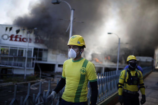 Fire occurs in El Salvador shopping mall