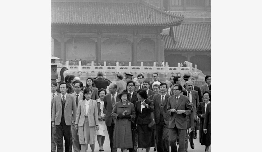 Royal moments: British Queen's visit to China in 1986