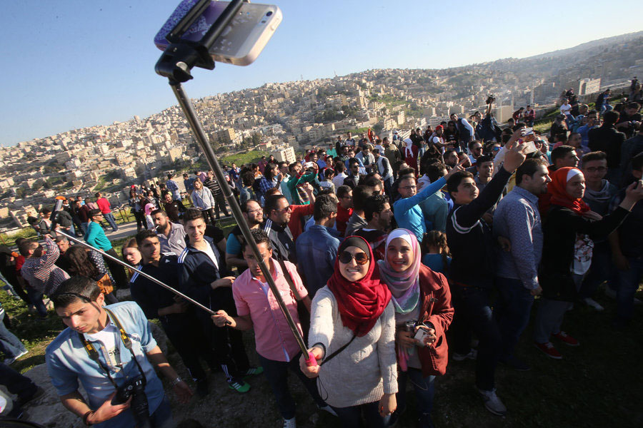 Smile, you're part of a giant 'selfie' record attempt