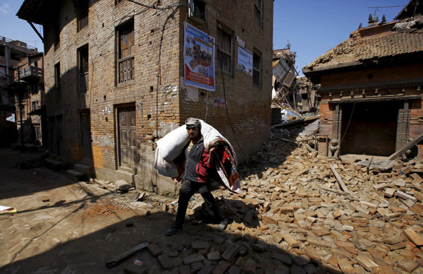 Death toll climbs to 3,815 in Nepal quake