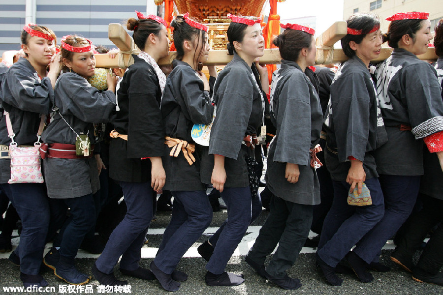 Portable shrines paraded through Tokyo to celebrate Kanda Festival