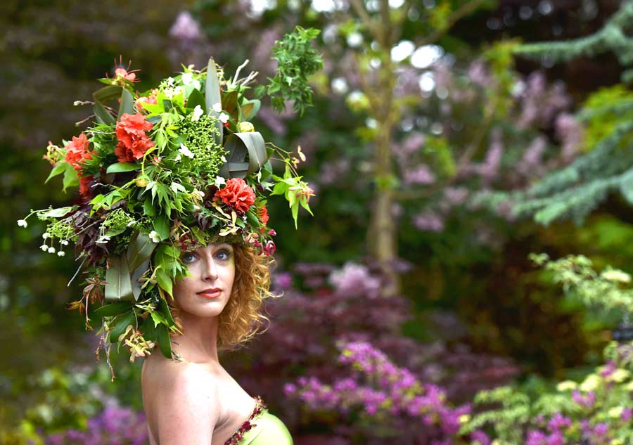 Royal family adds color to Chelsea Flower Show