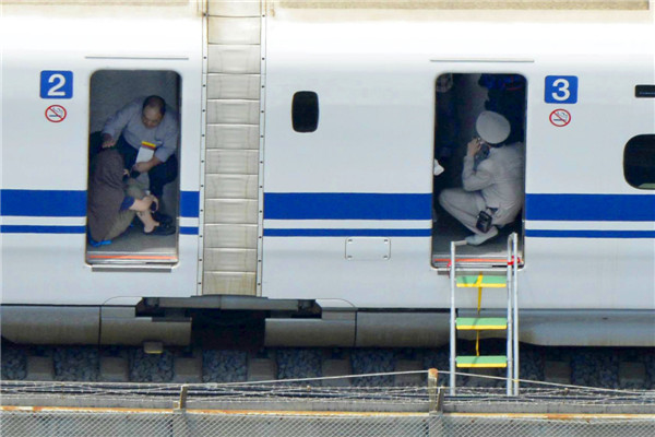 2 dead after man sets self on fire on Japan train