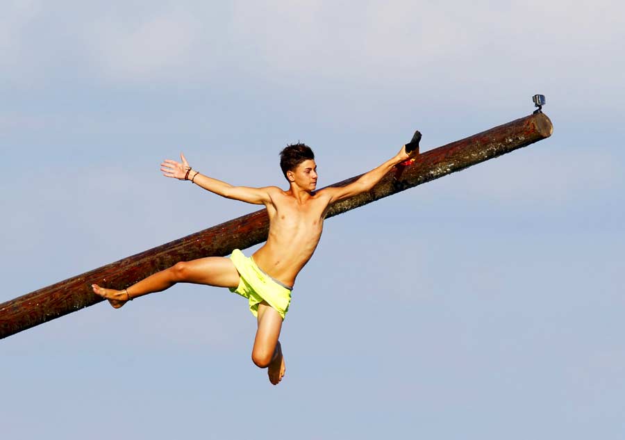 Gostra - Traditional Maltese game of running up a greasy pole