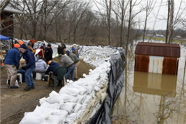 Widespread flooding hits US Midwest, rivers still rising