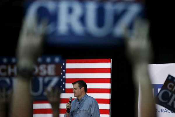 Republican Cruz tops Trump in Iowa presidential race, Clinton and Sanders tie