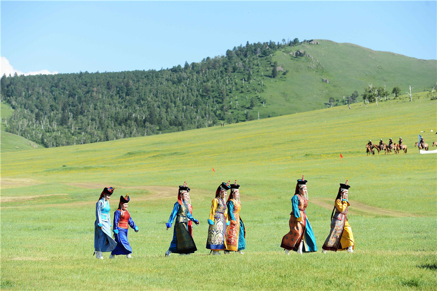 Li, other global leaders watch Naadam in Mongolia