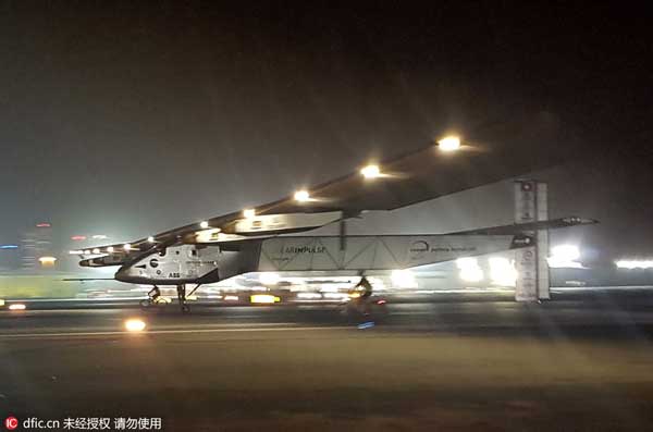 Solar-powered plane circles globe, returns to UAE