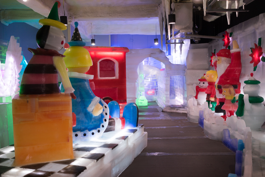 Trick Eye Museum shows ice sculptures and 3D paintings in Seoul