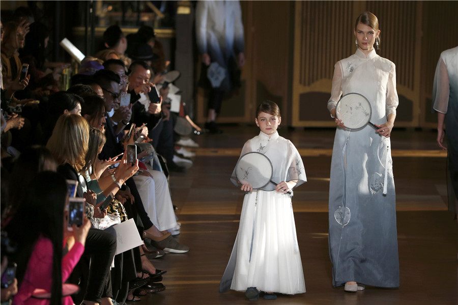 Chinese designer's work shines at Paris Fashion Week