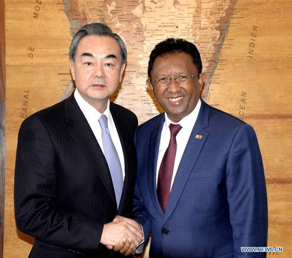 Chinese FM meets Madagascar's president on cooperation under Belt-Road Initiative