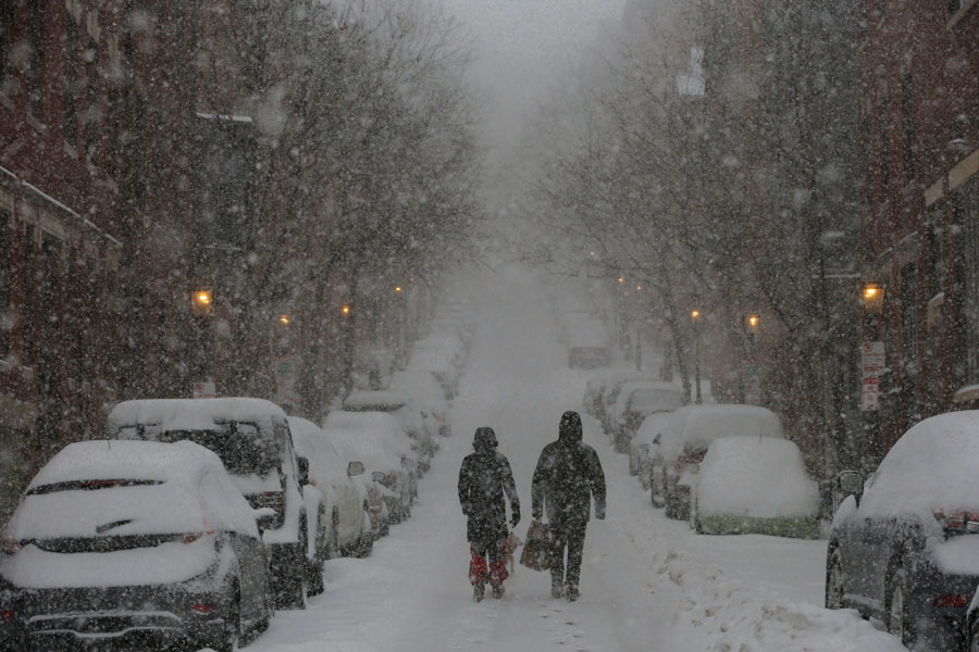 Two die as winter storm wallops northeastern United States