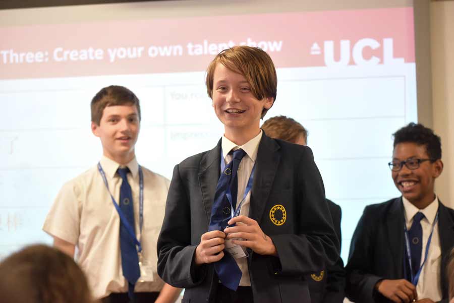 English pupils brush up on their Mandarin