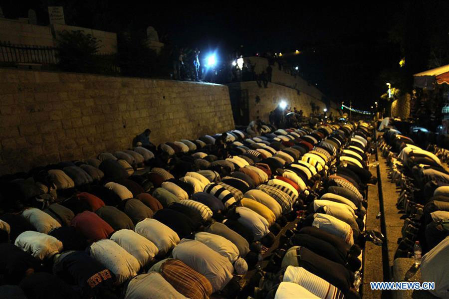 Muslims protest against new Israeli security measures in Jerusalem