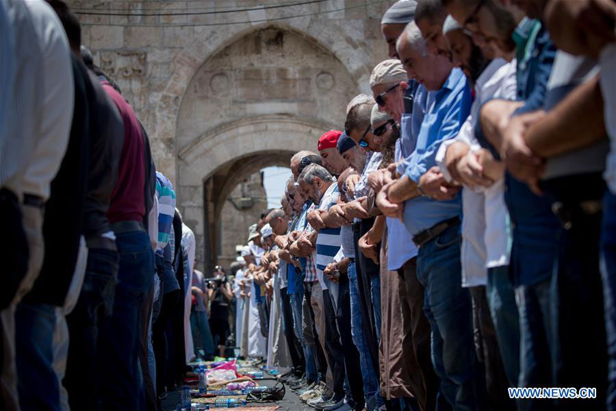 Muslims protest against new Israeli security measures in Jerusalem