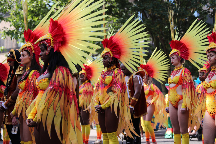 Thousands of revelers enjoy colorful Notting Hill Carnival