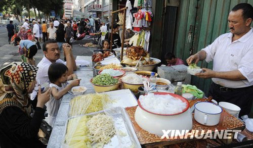 烏魯木齊交通旅游等行業恢復運營(組圖)