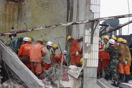 河南一化工廠爆炸已致7人死亡 目前水質(zhì)空氣質(zhì)量正常(多圖)